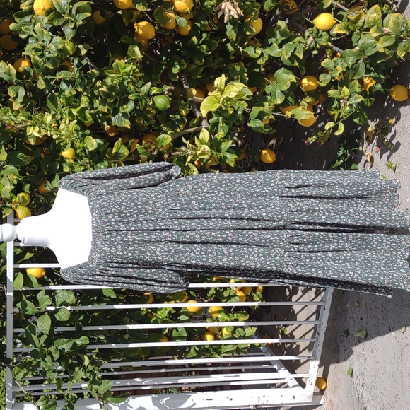 Carly Jean Los Angeles Dresses & Skirts - Carly Jean Los Angeles Full Tiered Gauze Floral Dress